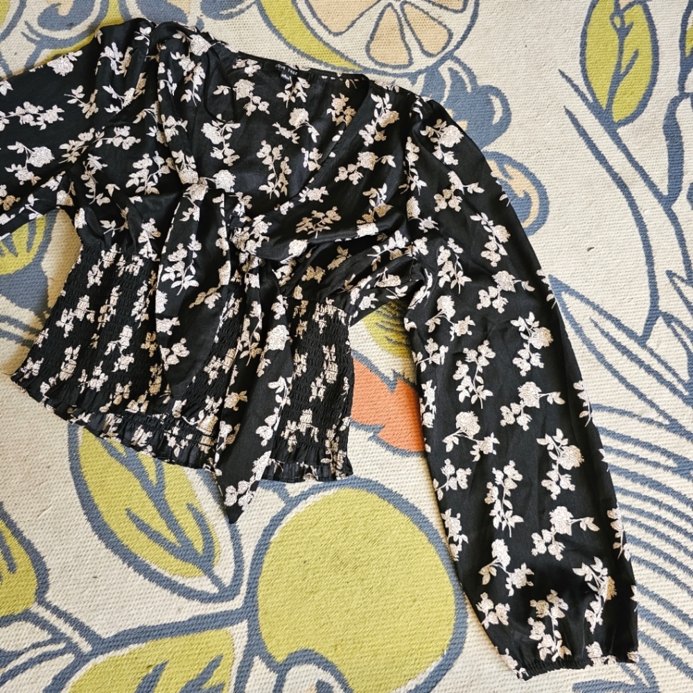 EUC | Tie Front Puff Sleeve Blouse